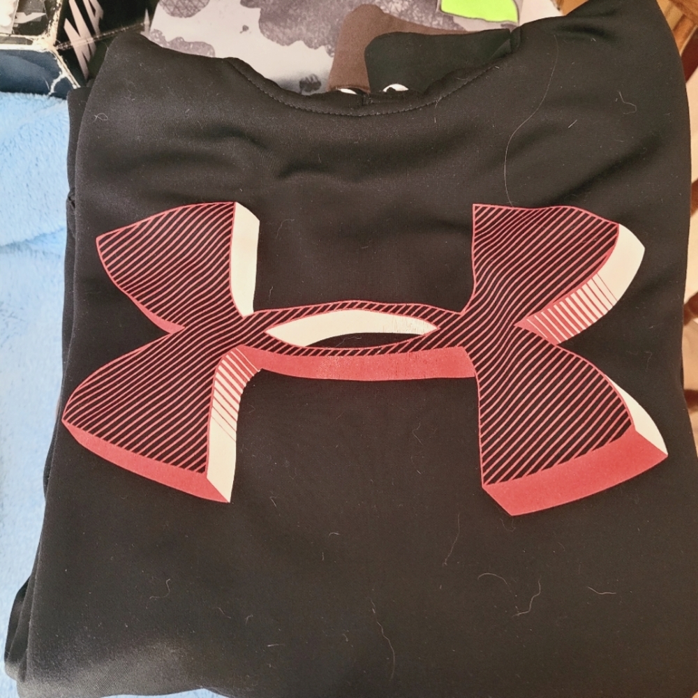 Under Armour men's small hoddie